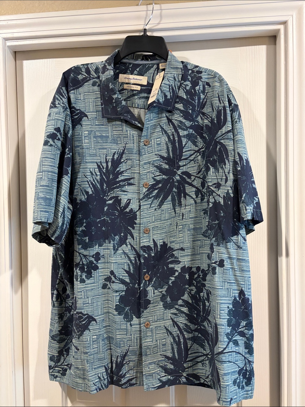 Tommy Bahama Light Blue and Navy Tropical Button-Down Shirt Silk NWT size XXL - Picture 2 of 6